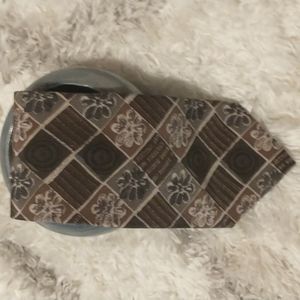 City Streets Handcrafted 100% Silk necktie 55"x 3.75"